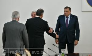 Dodik na parkingu ispred Predsjedništva govorio o Amerikancima, EUFOR-u, Schmidtu